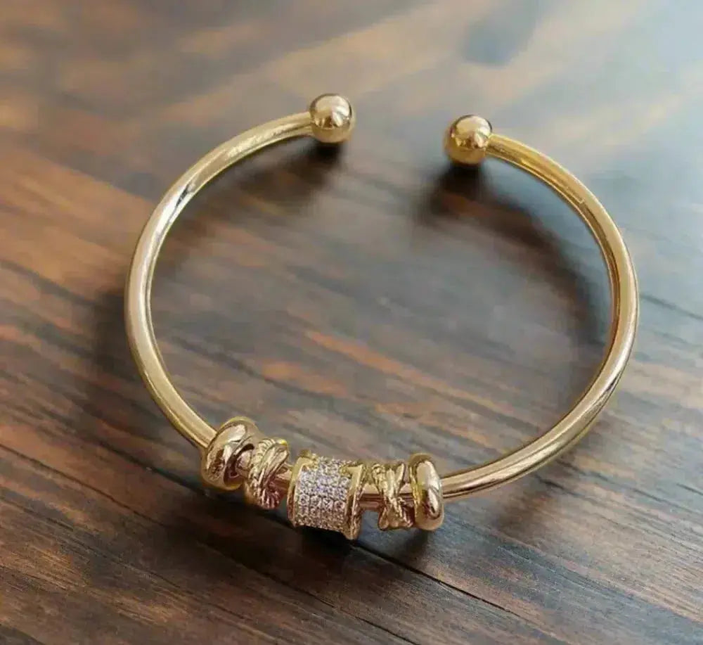 Adjustable bracelet with golden charms | Gold 18k